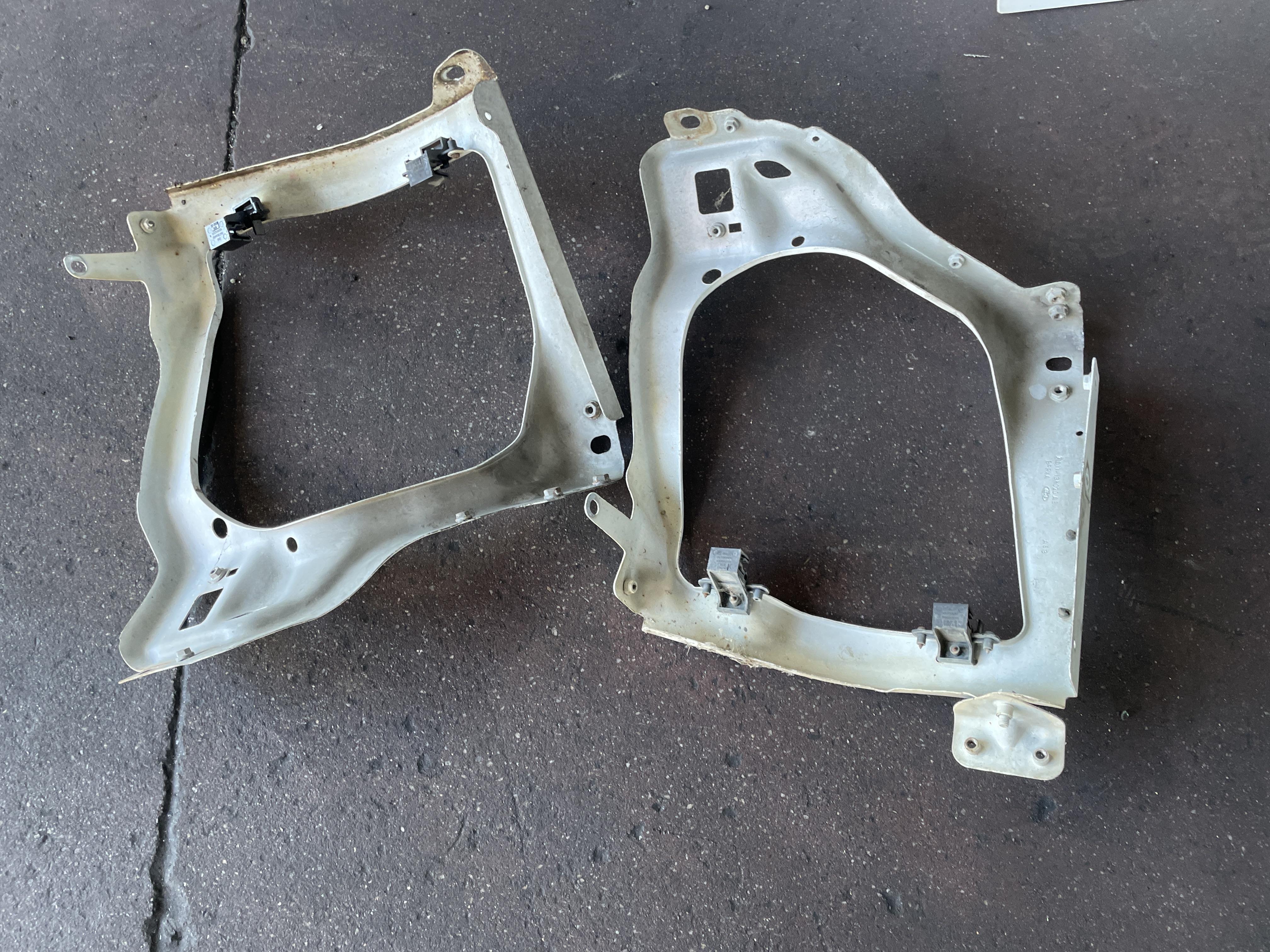 Coppia Sede Faro Anteriore Dx E Sx Usato