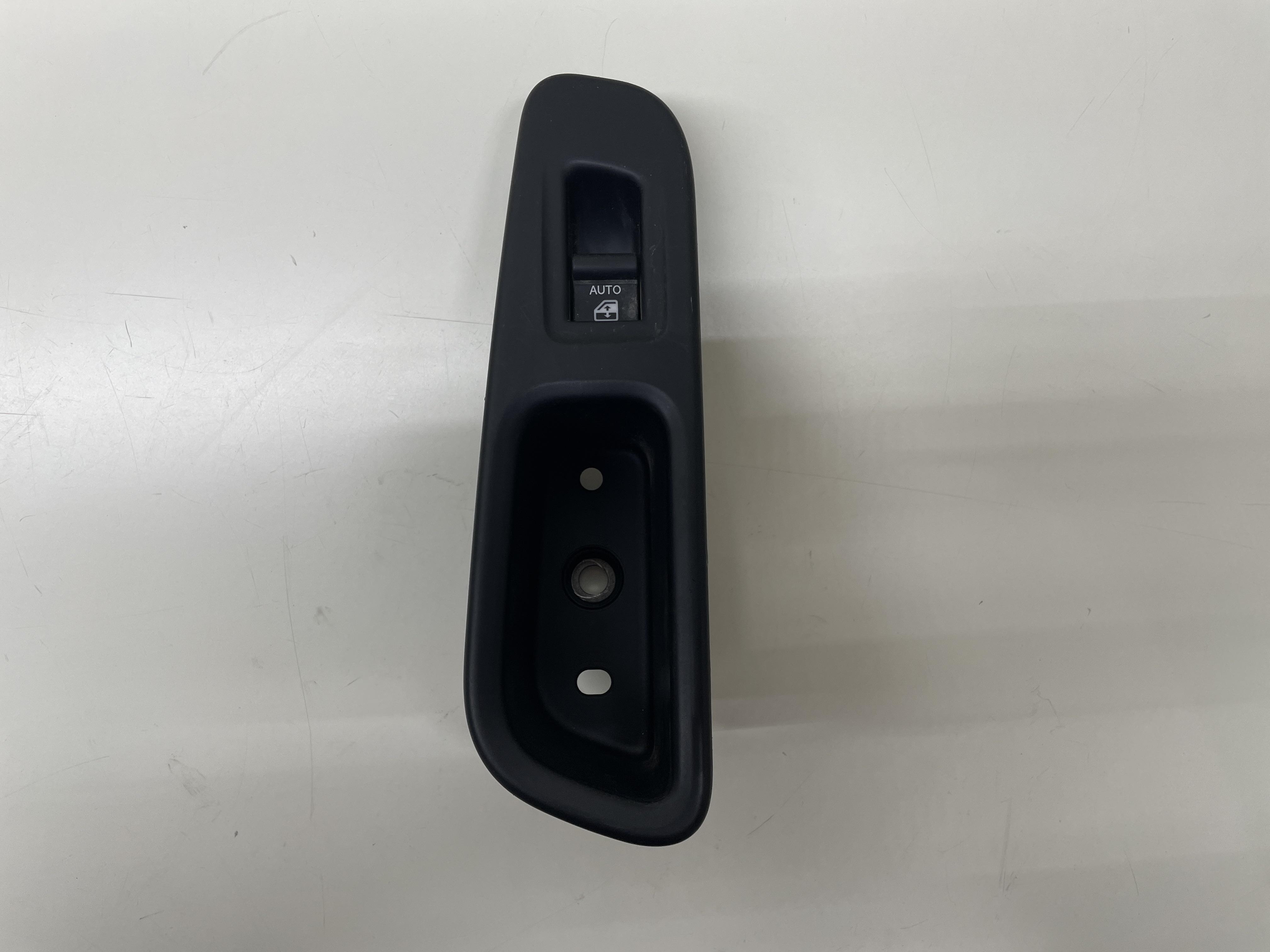 Interruttore alzacristalli porta post. Sinistro - Immagine 1 di 5