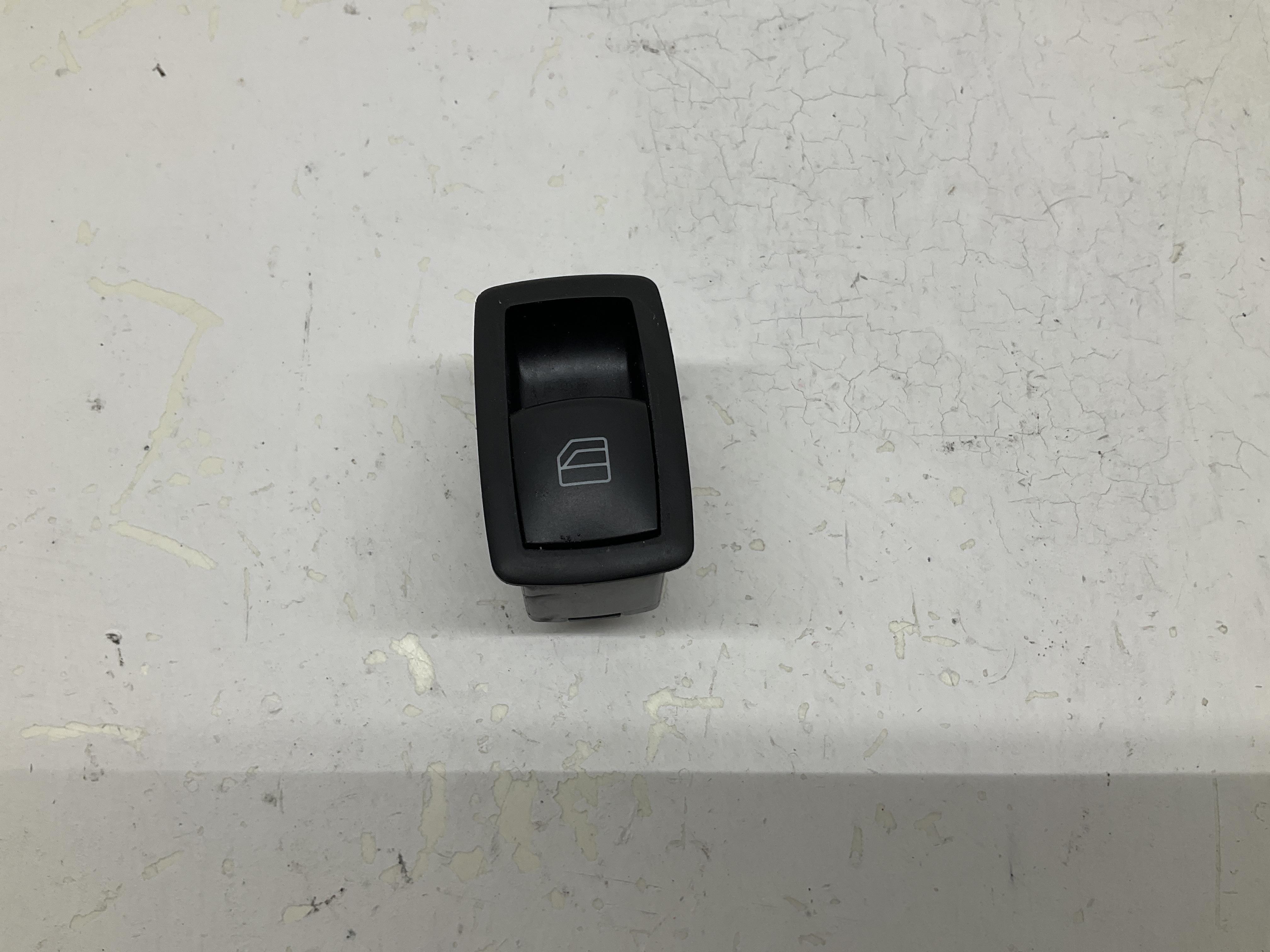 Interruttore Alzacristalli Porta Post. Destro Usato