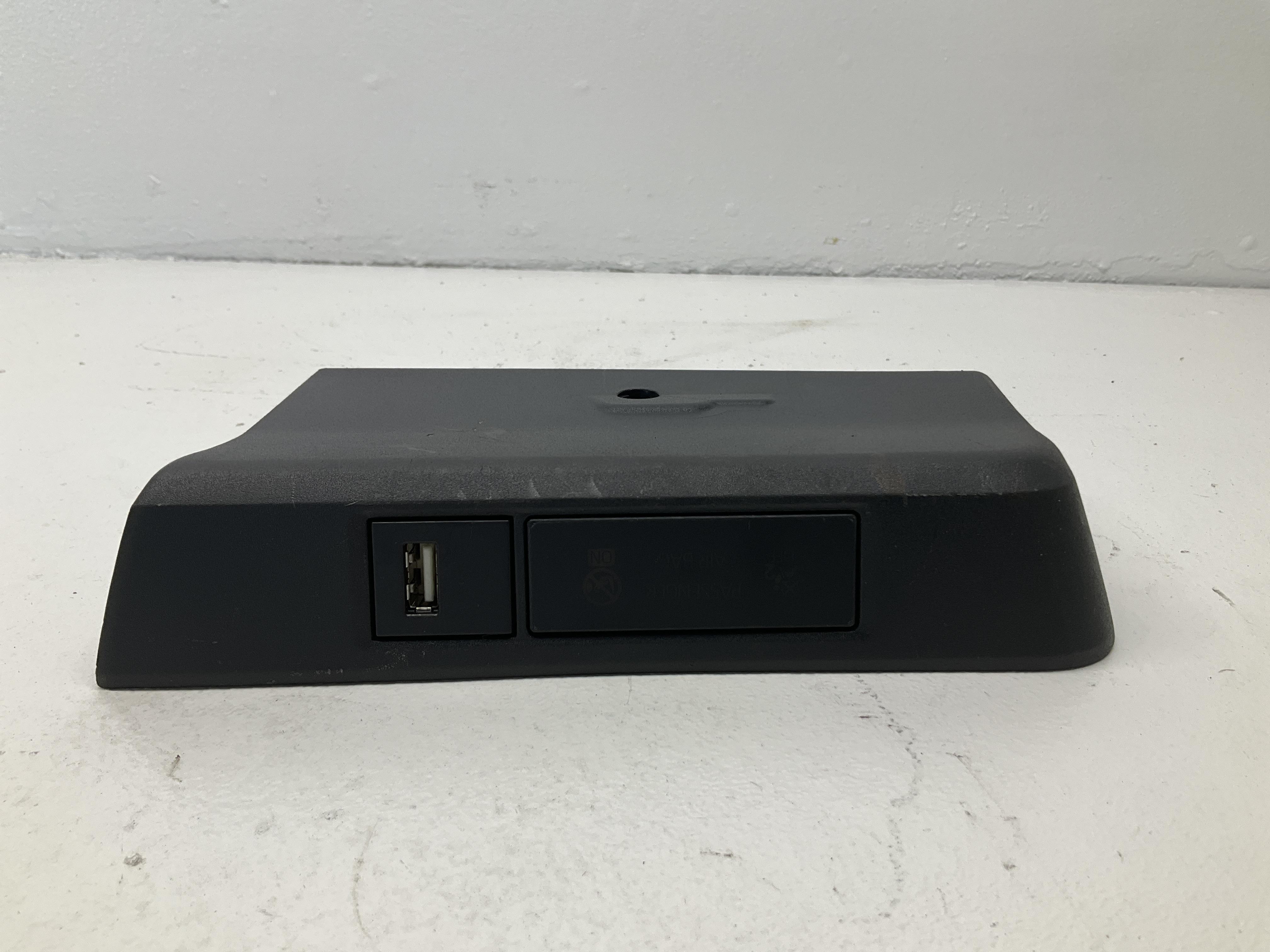 Console Porta Usb / Aux Usato