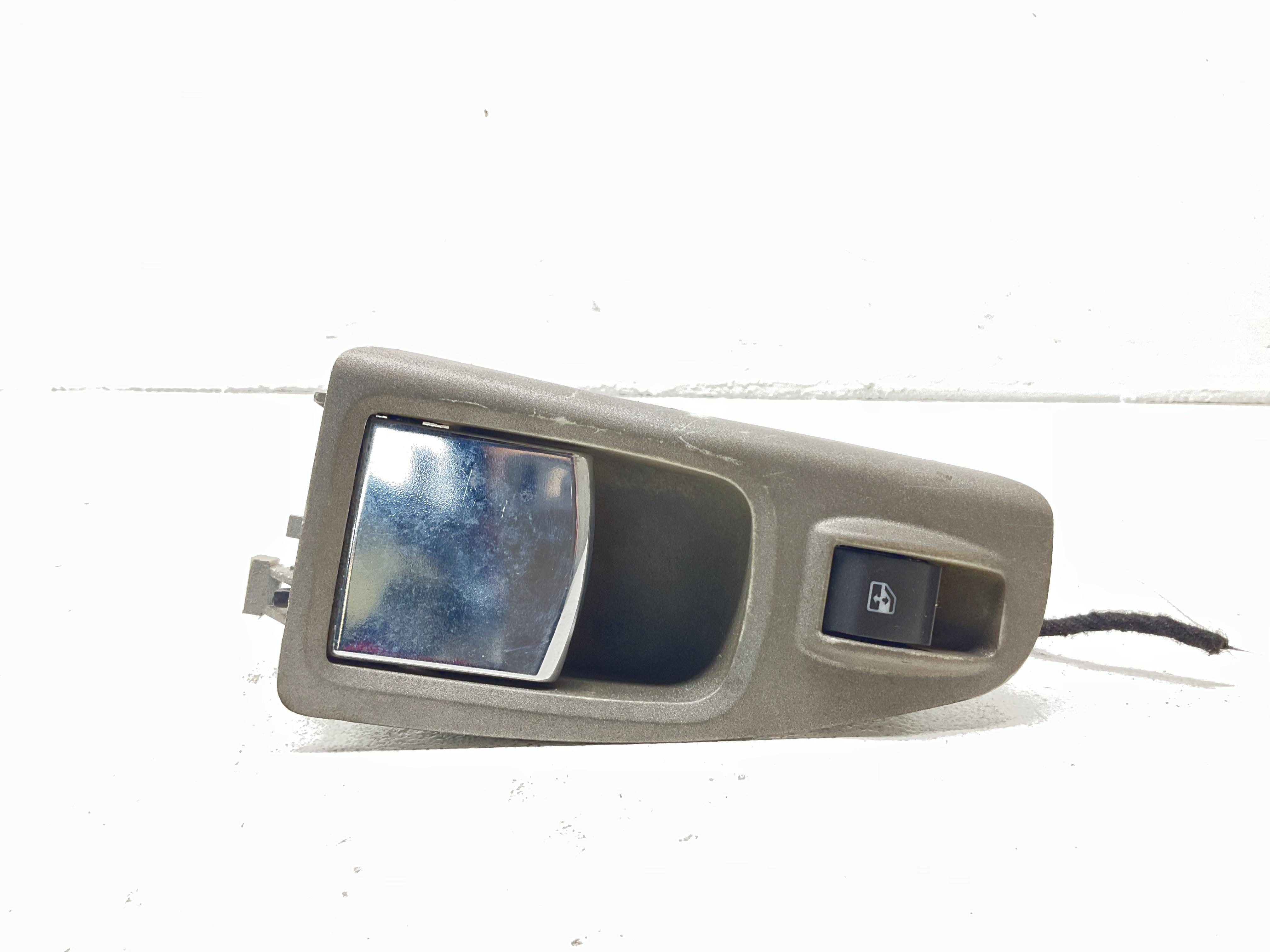 Interruttore alzacristalli porta post. Destro - Immagine 1 di 5